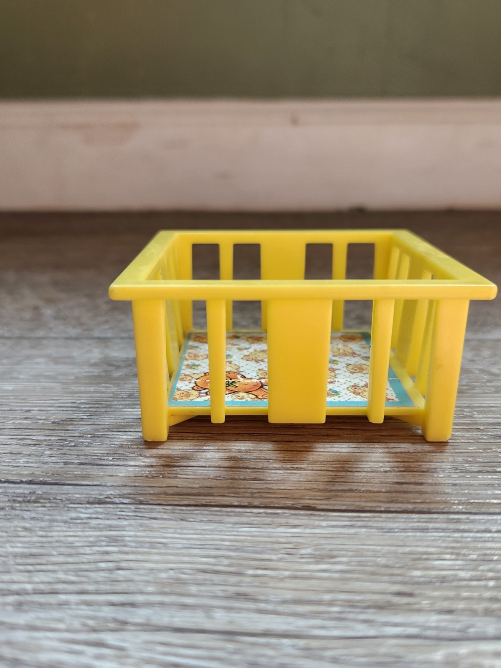 1975 Vintage Fisher Price Yellow Crib For Baby - Picture 7 of 7